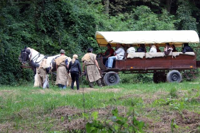 Räuber-Überfall-auf-den-Planwagen